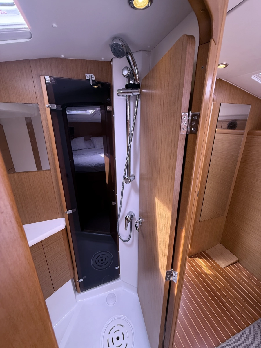 2010 Jeanneau 50 DS
