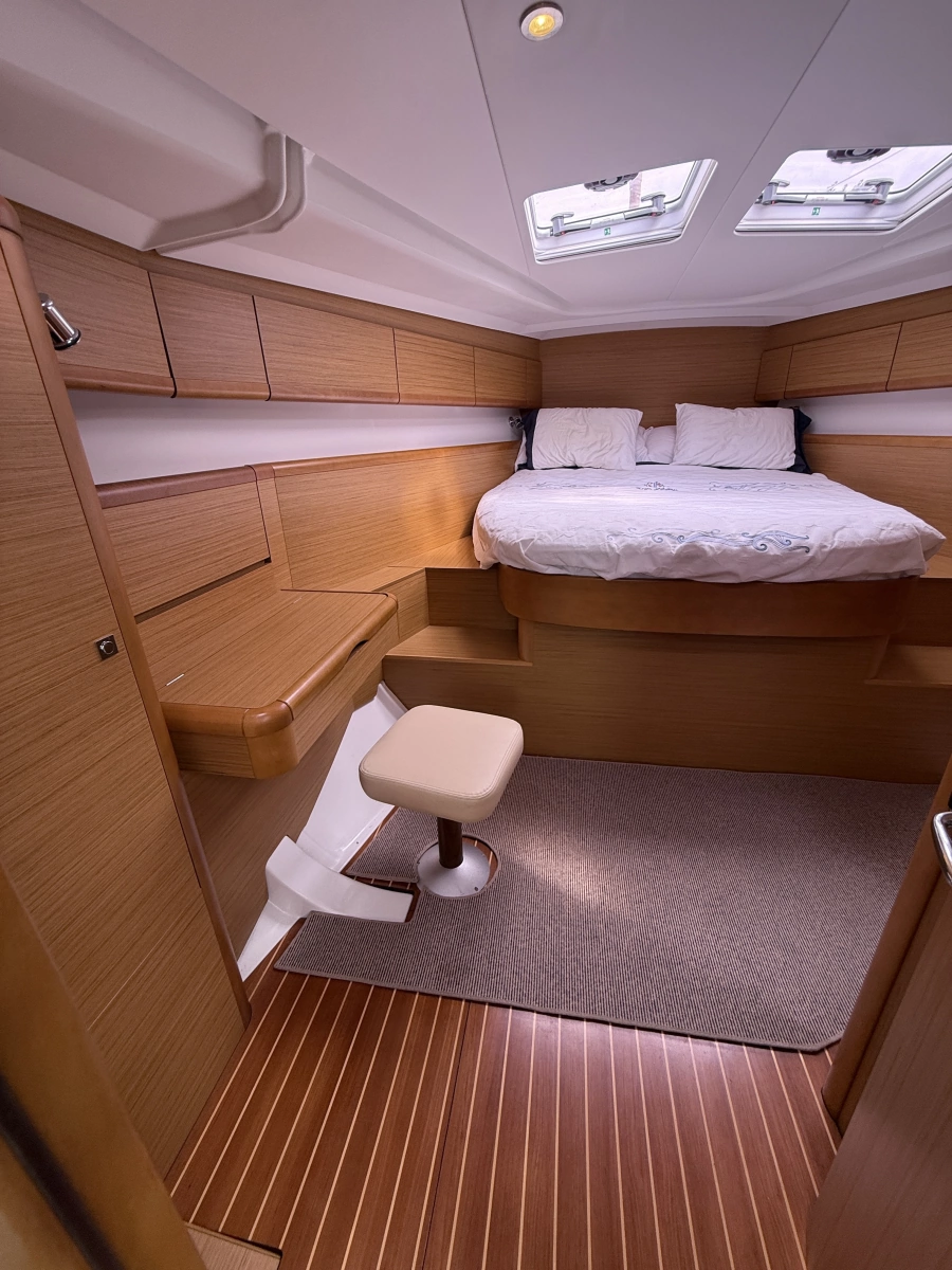 2010 Jeanneau 50 DS