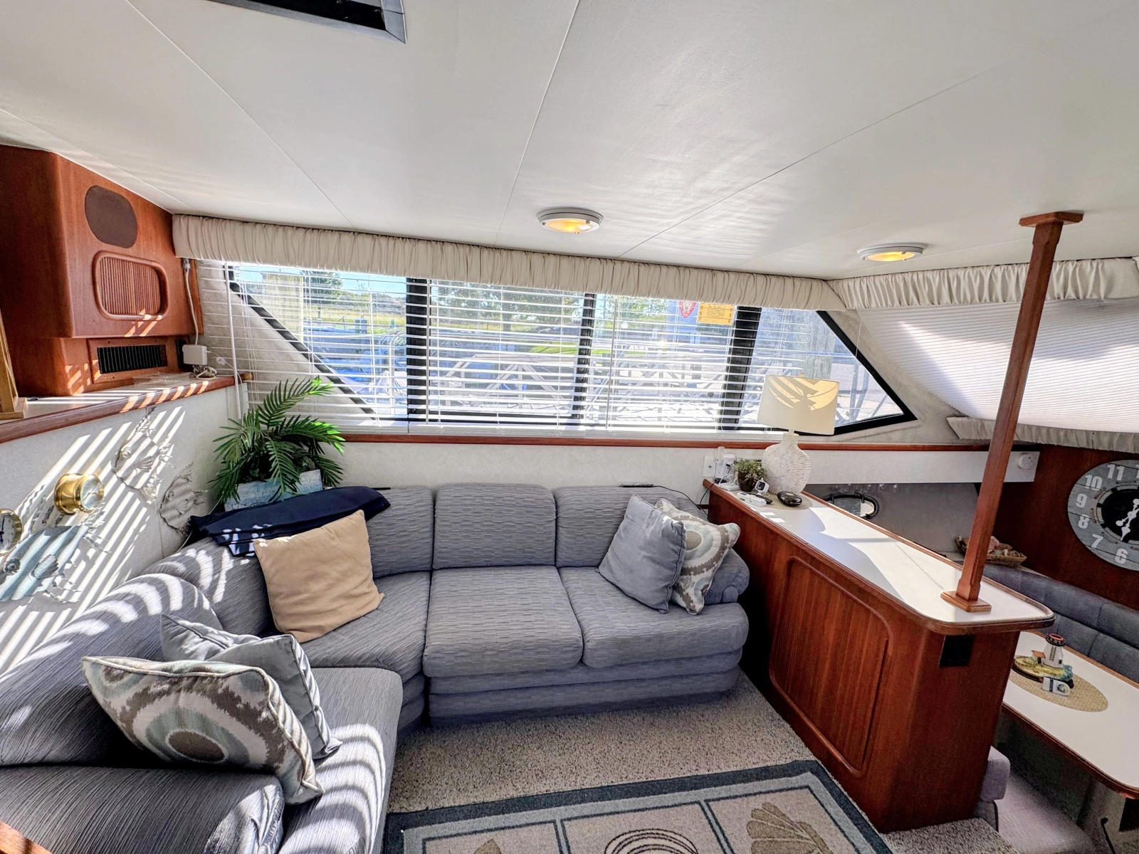 1991 Carver 3608 Aft Cabin Motor Yacht