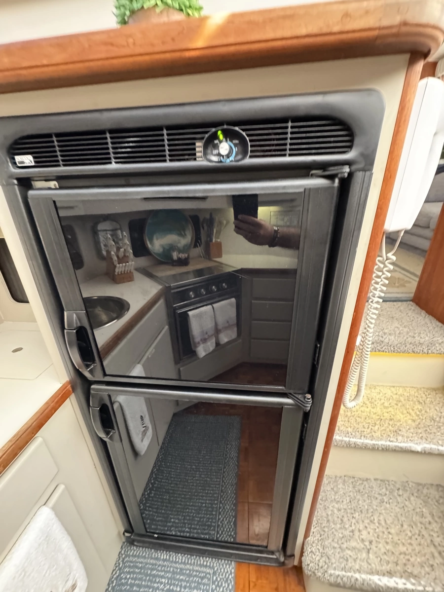 1991 Carver 3608 Aft Cabin Motor Yacht