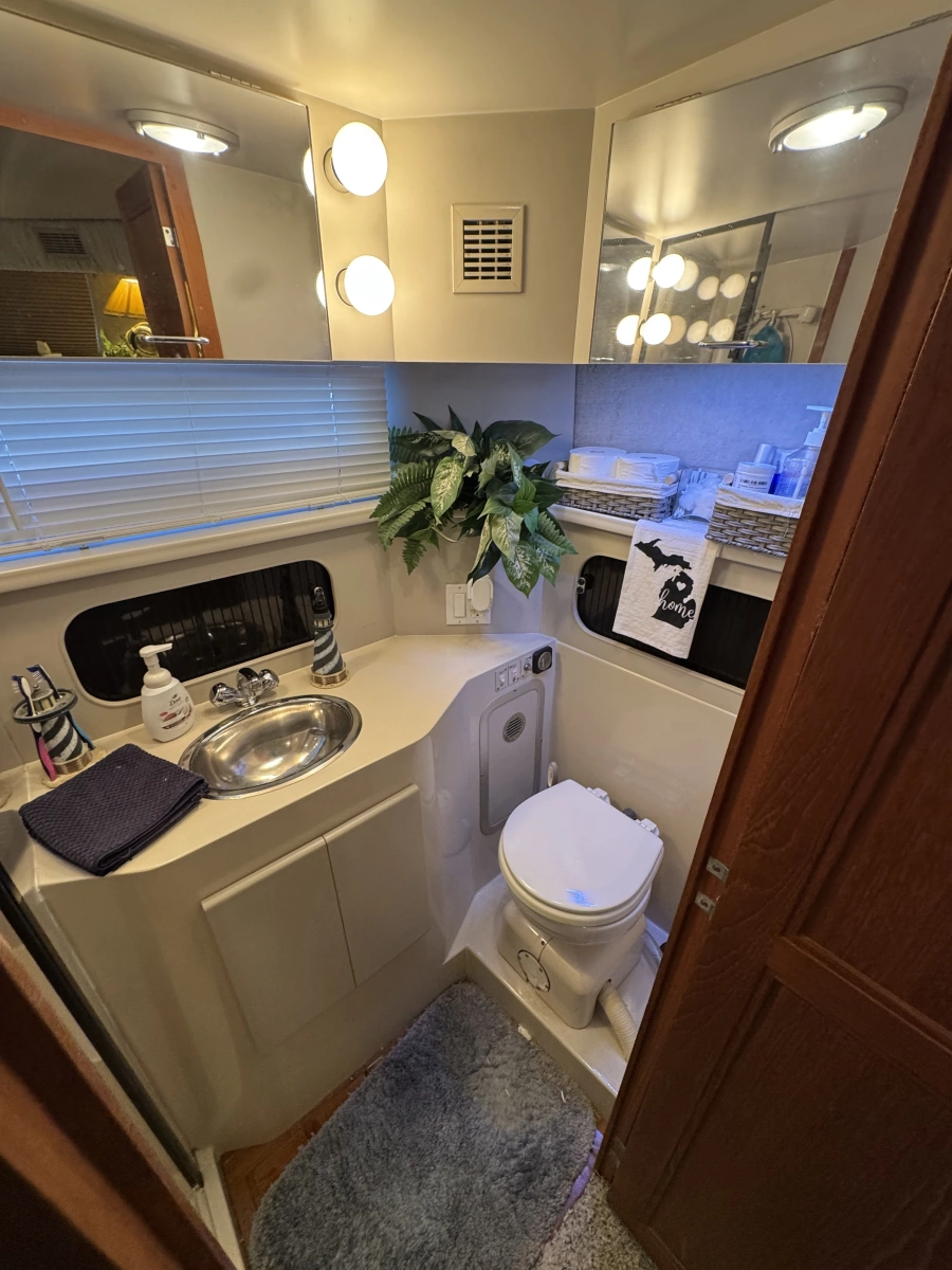 1991 Carver 3608 Aft Cabin Motor Yacht