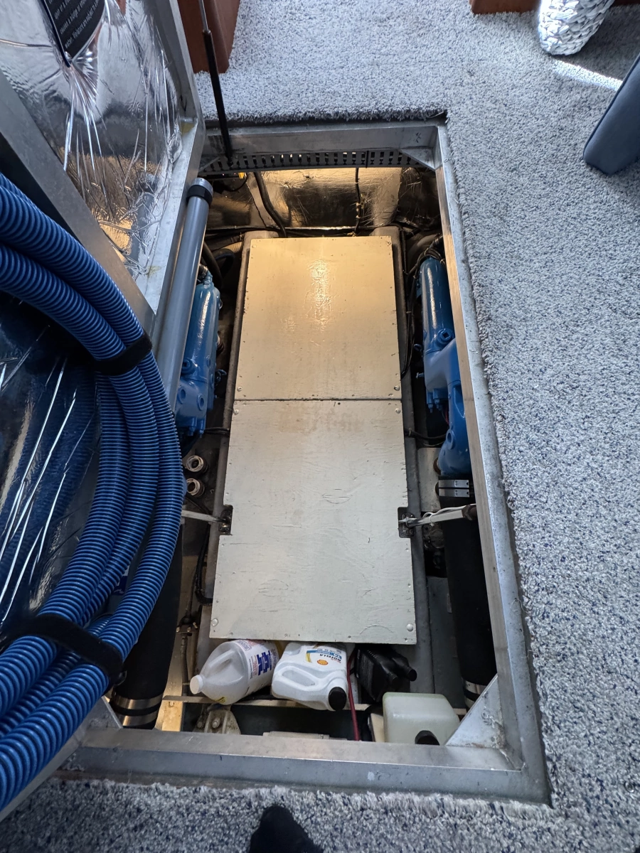 1991 Carver 3608 Aft Cabin Motor Yacht