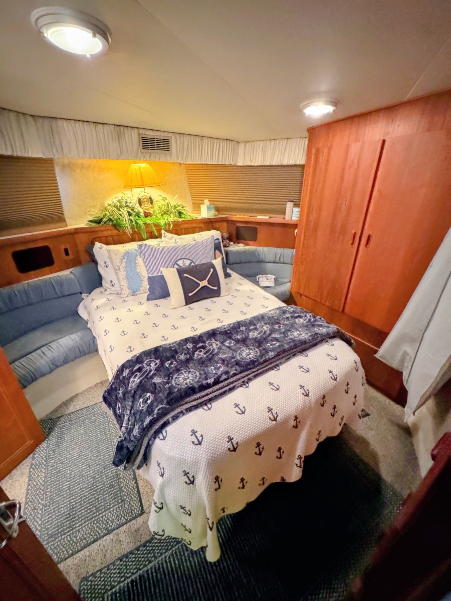 1991 Carver 3608 Aft Cabin Motor Yacht