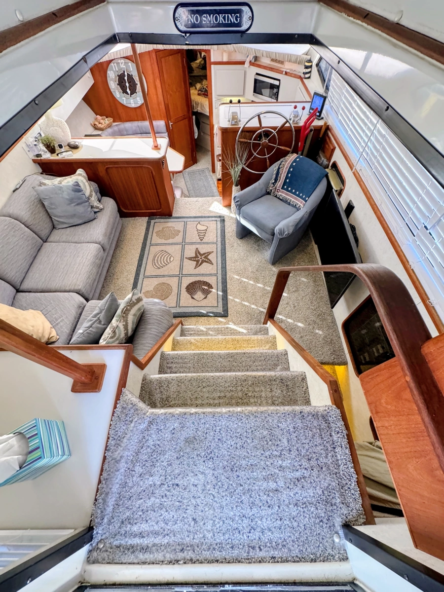 1991 Carver 3608 Aft Cabin Motor Yacht