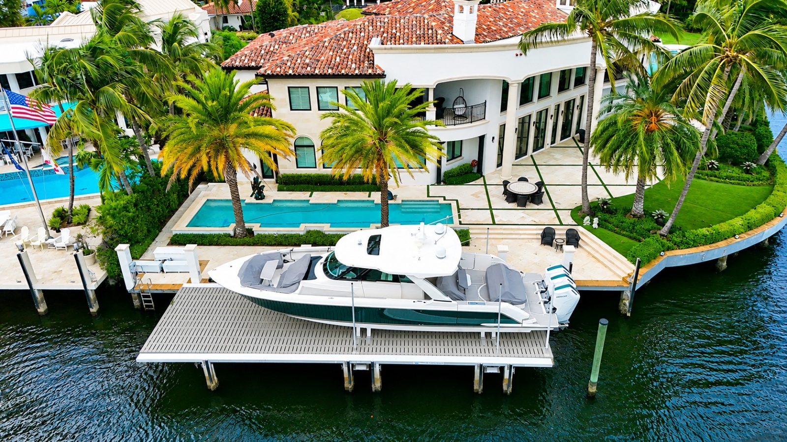 2024 Tiara Yachts 48 LS