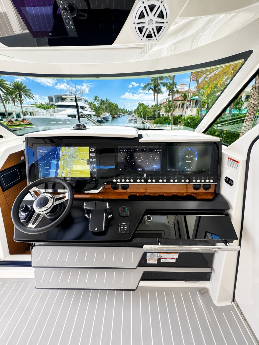2024 Tiara Yachts 48 LS