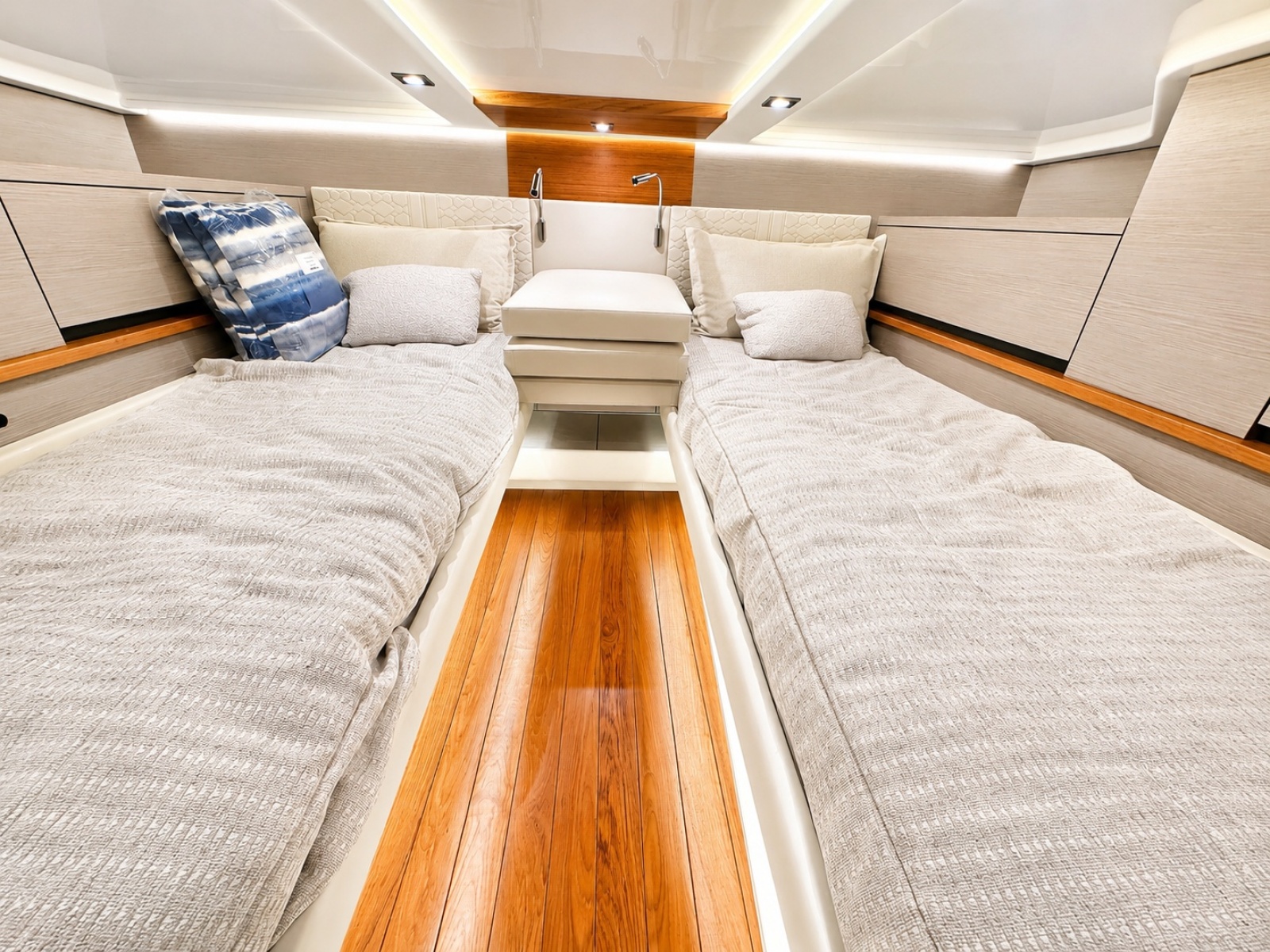 2024 Tiara Yachts 48 LS