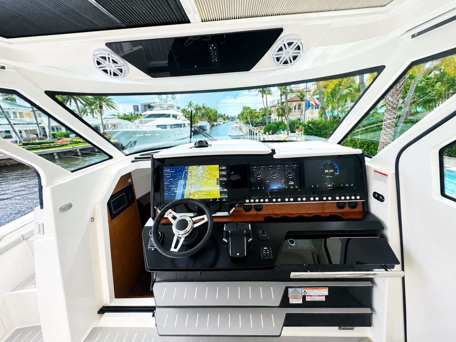 2024 Tiara Yachts 48 LS
