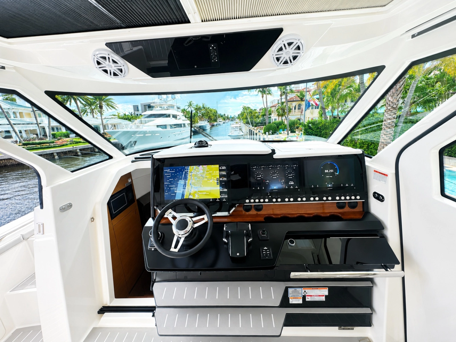 2024 Tiara Yachts 48 LS
