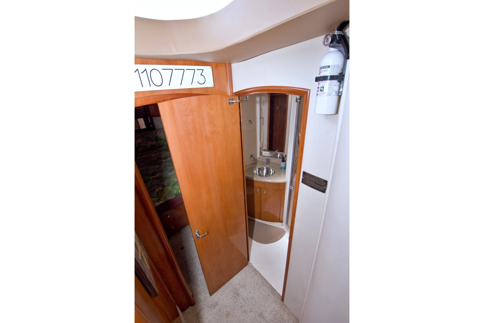 2001 Carver 466 Motor Yacht