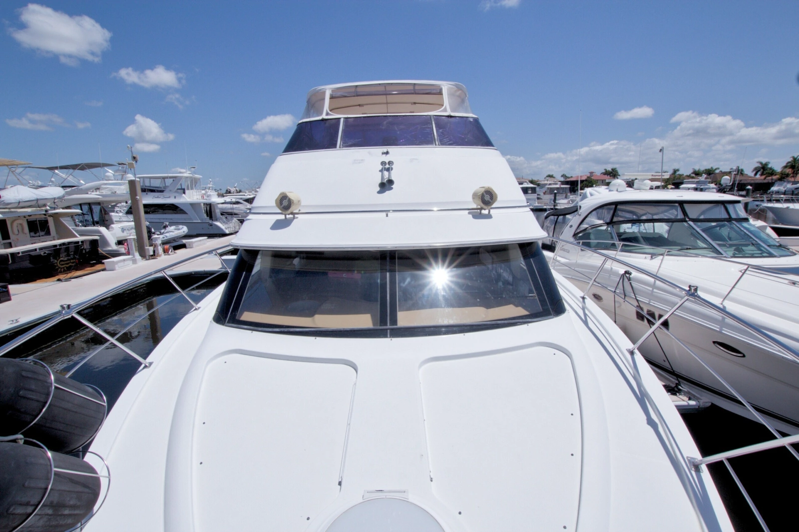 2001 Carver 466 Motor Yacht