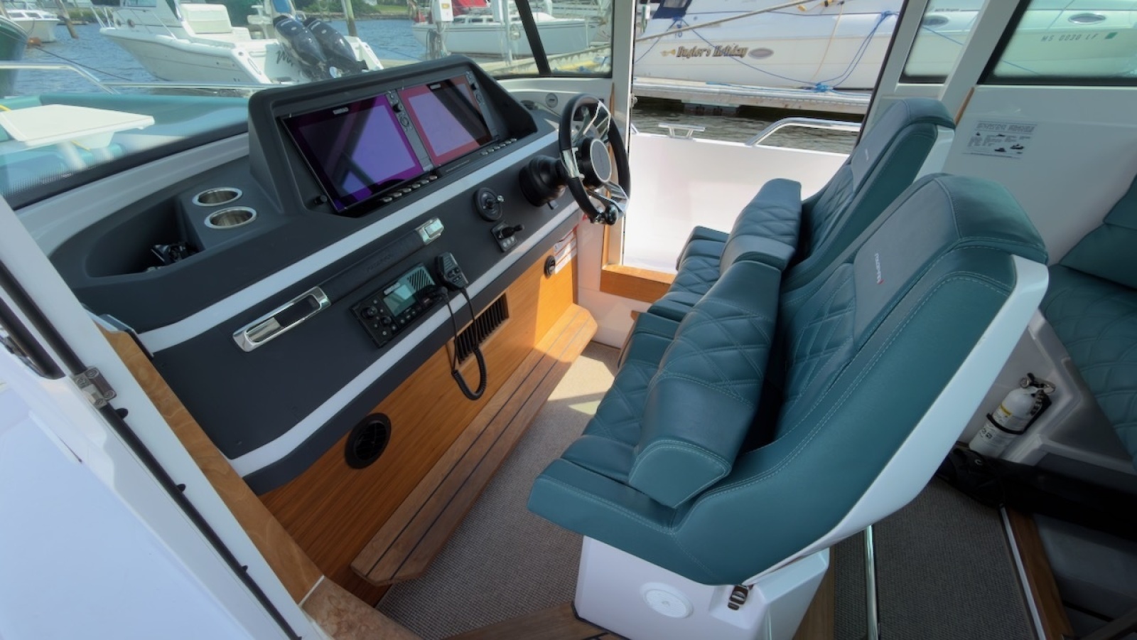 2023 Axopar 28 Cabin
