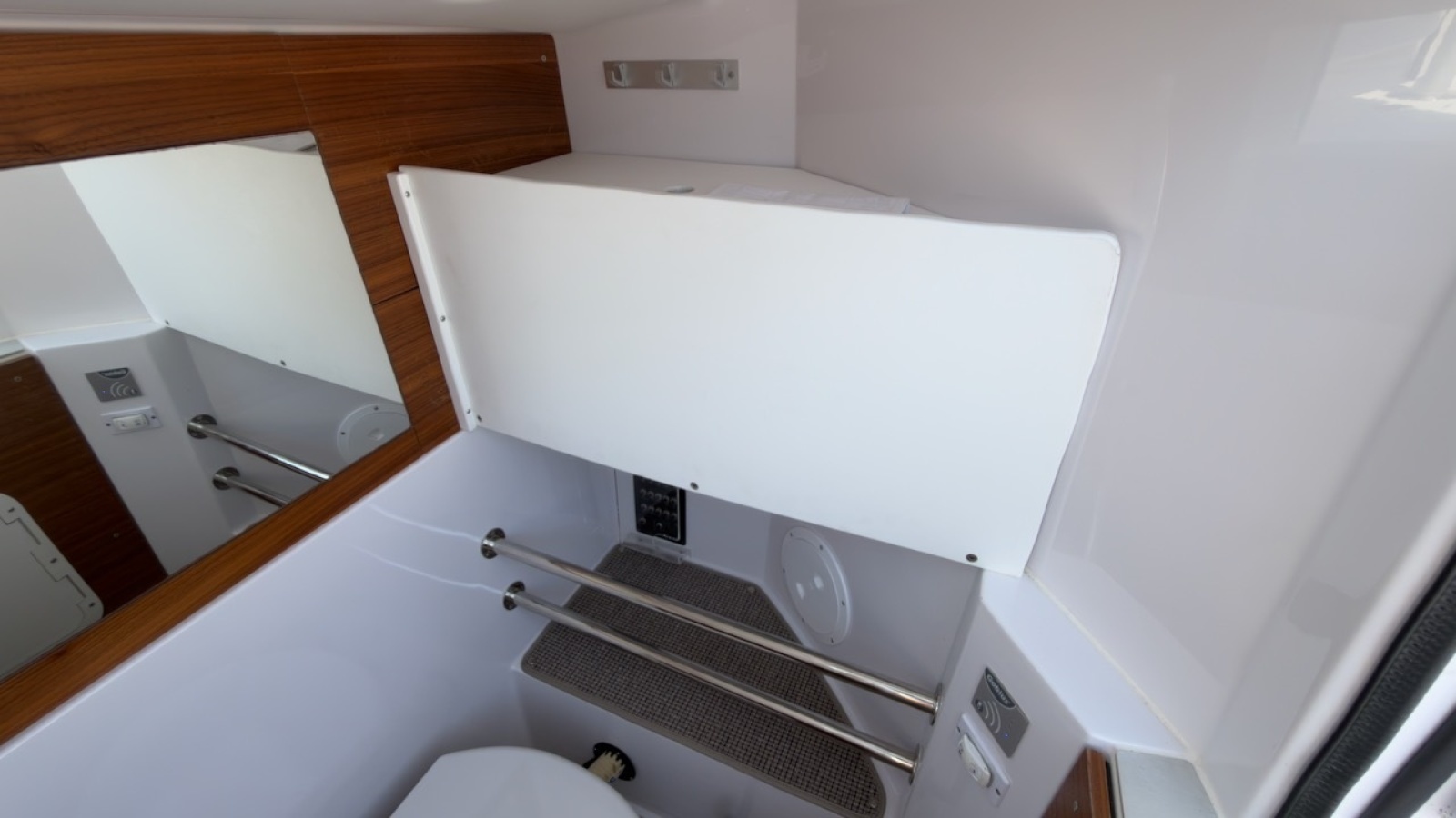 2023 Axopar 28 Cabin