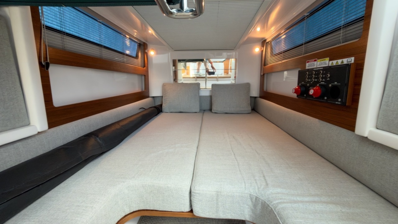 2023 Axopar 28 Cabin
