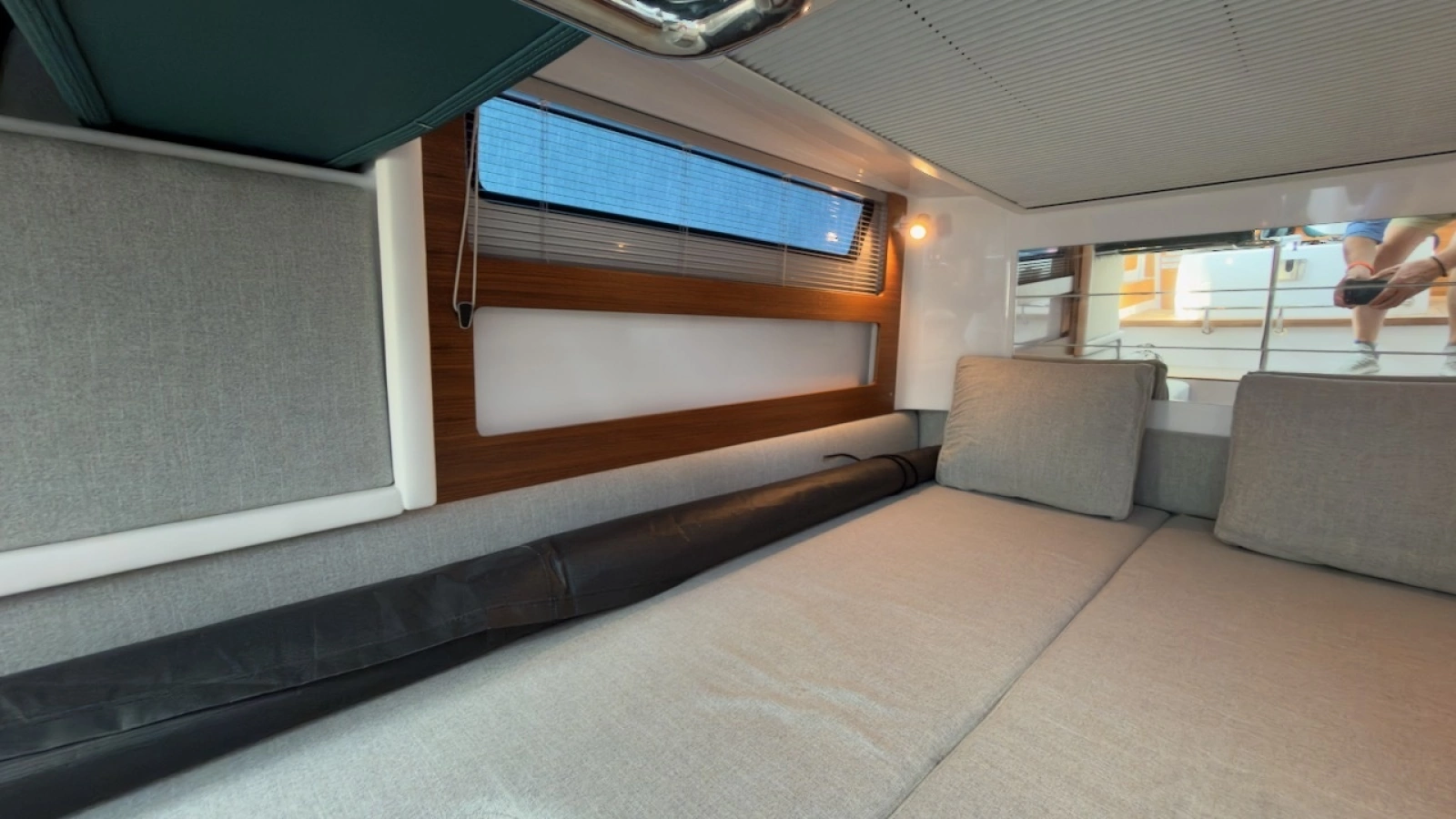 2023 Axopar 28 Cabin