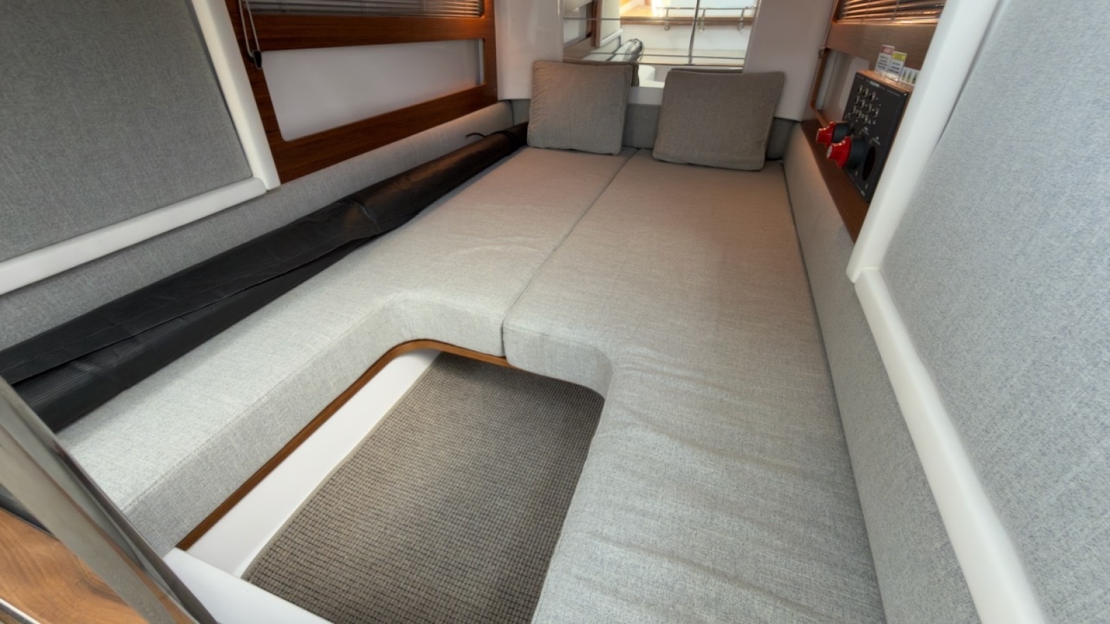2023 Axopar 28 Cabin