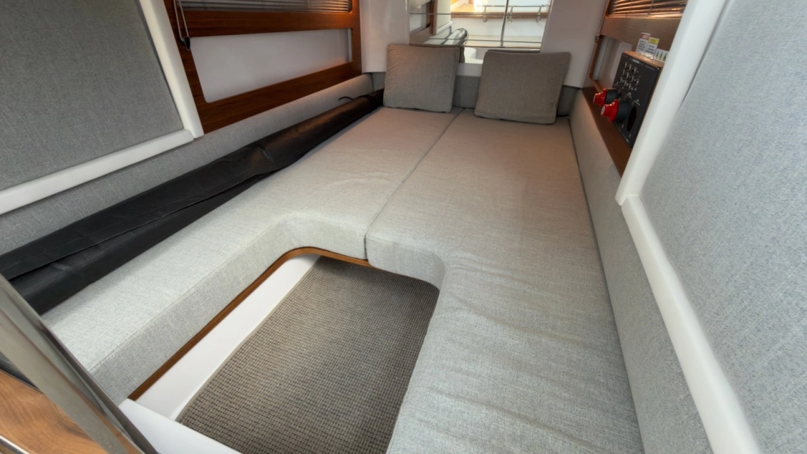 2023 Axopar 28 Cabin