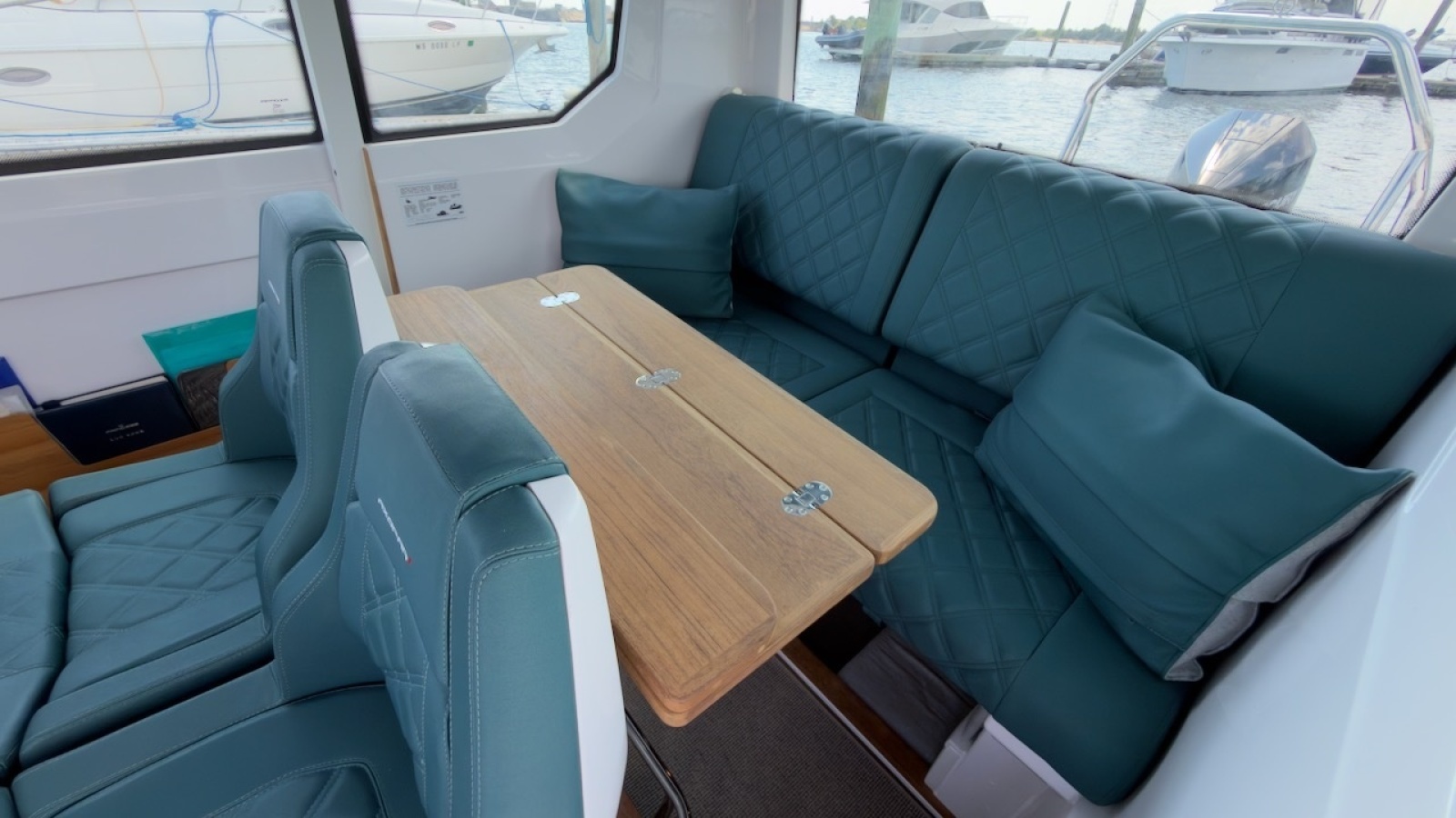 2023 Axopar 28 Cabin