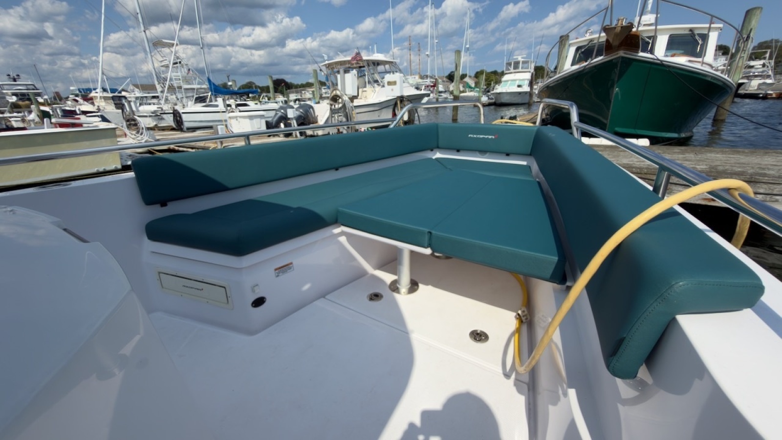 2023 Axopar 28 Cabin
