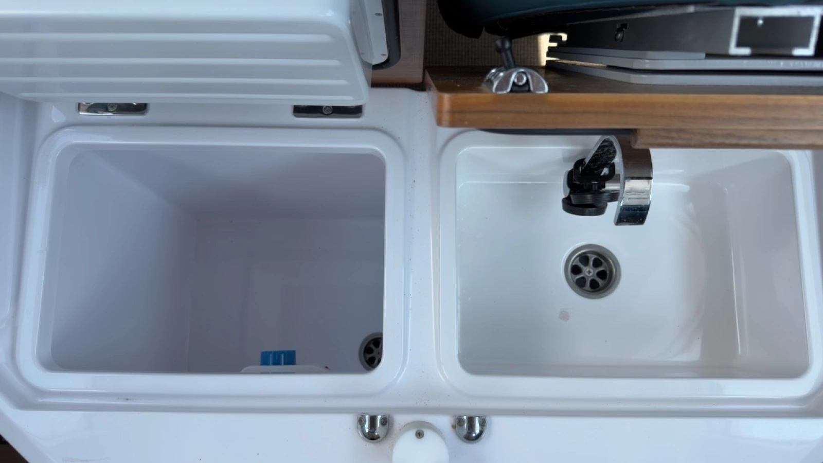 2023 Axopar 28 Cabin