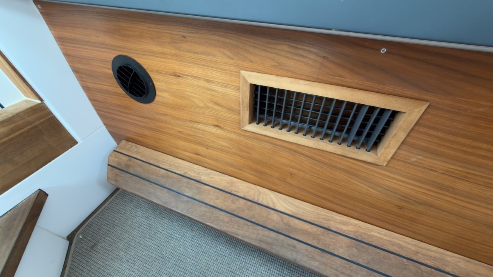 2023 Axopar 28 Cabin