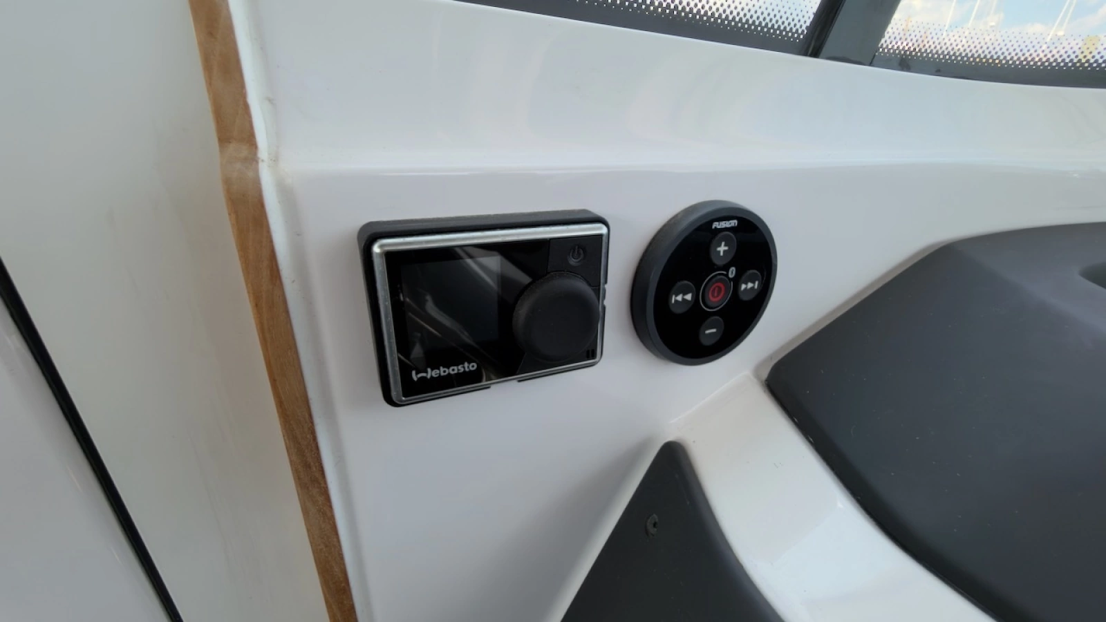 2023 Axopar 28 Cabin