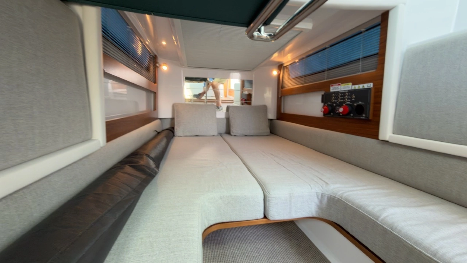 2023 Axopar 28 Cabin