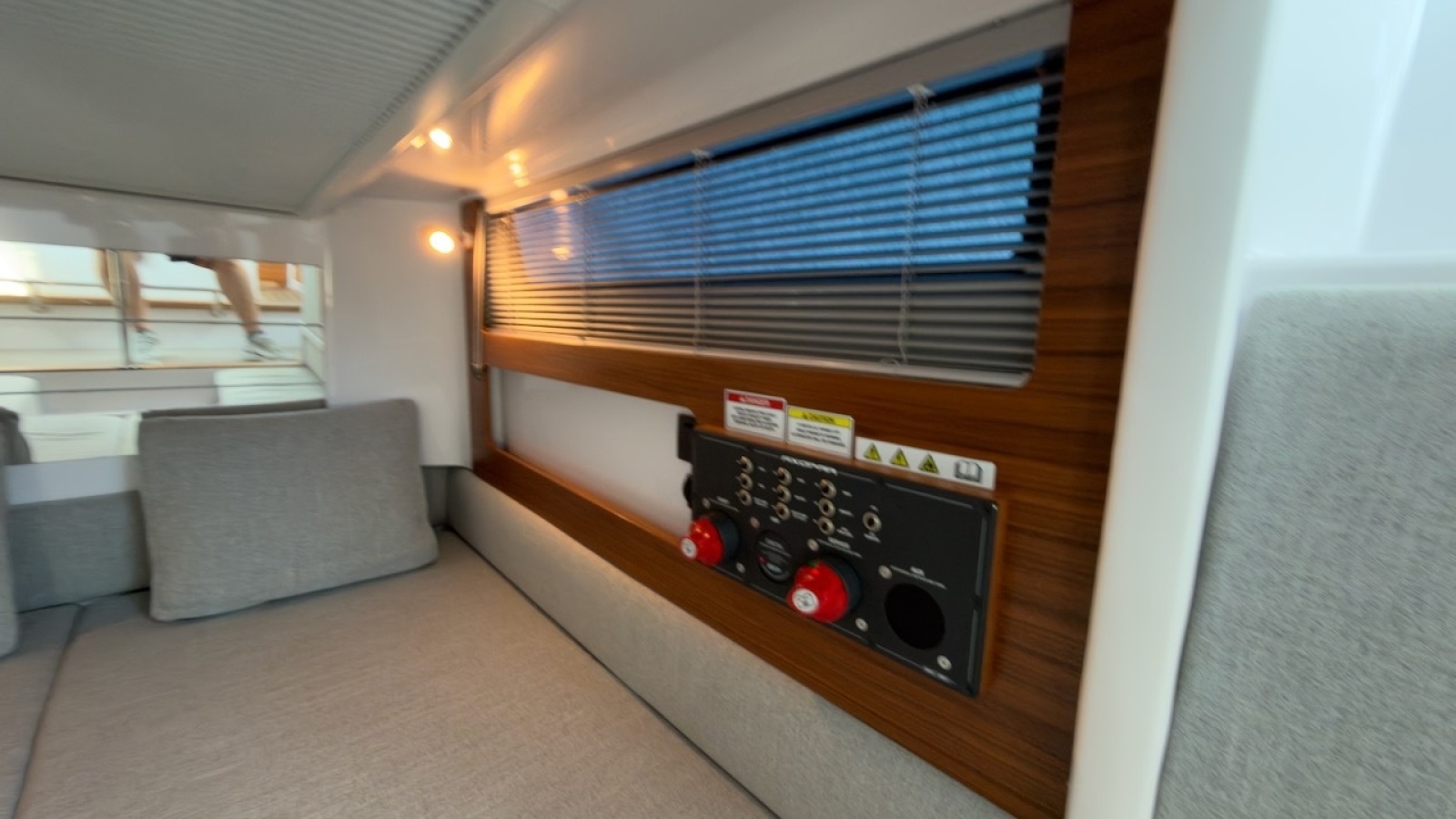 2023 Axopar 28 Cabin