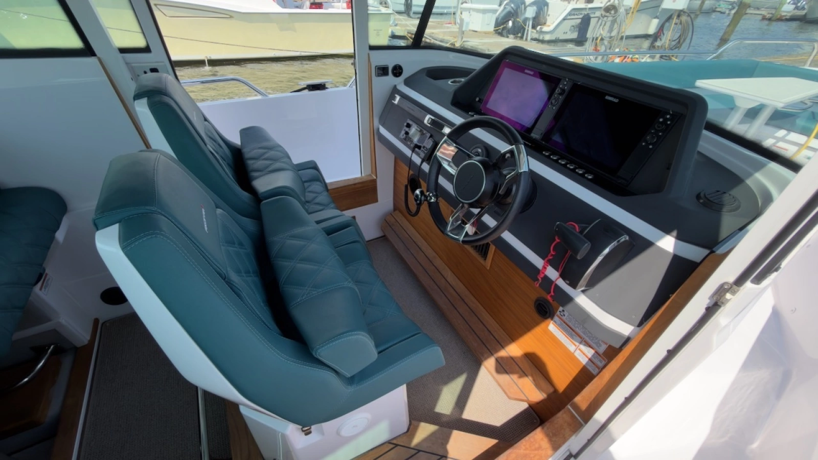 2023 Axopar 28 Cabin