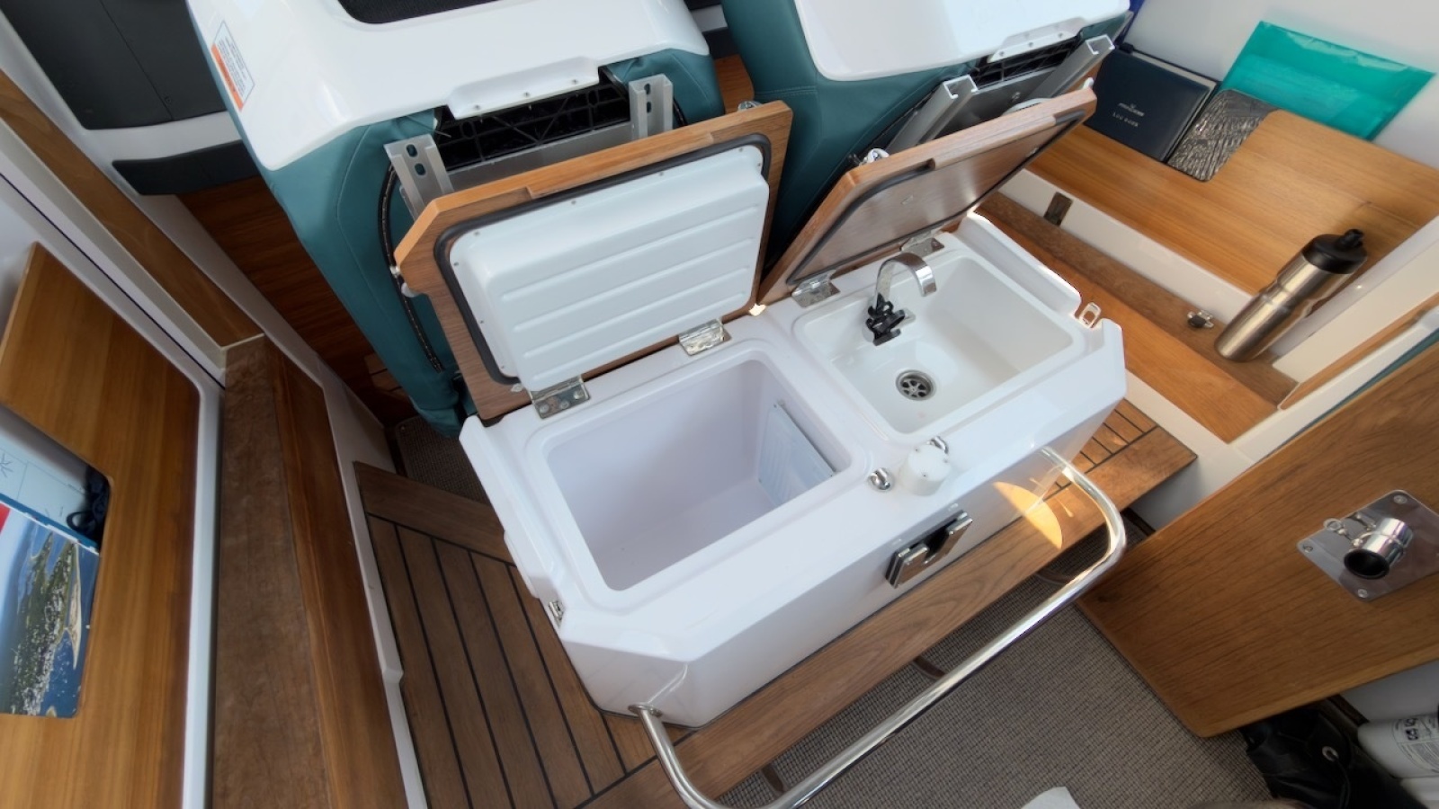 2023 Axopar 28 Cabin