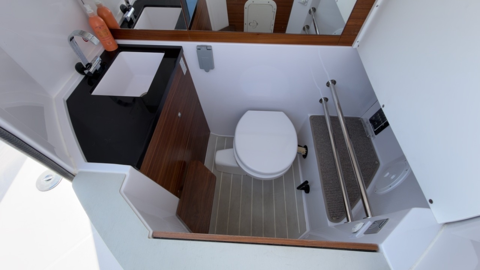 2023 Axopar 28 Cabin