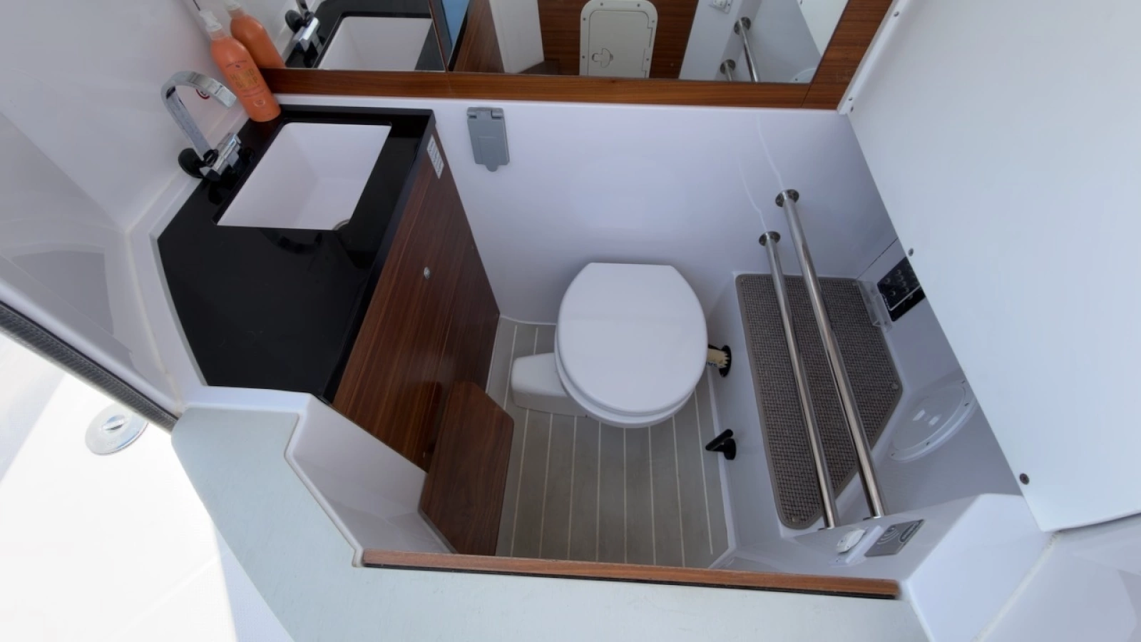 2023 Axopar 28 Cabin