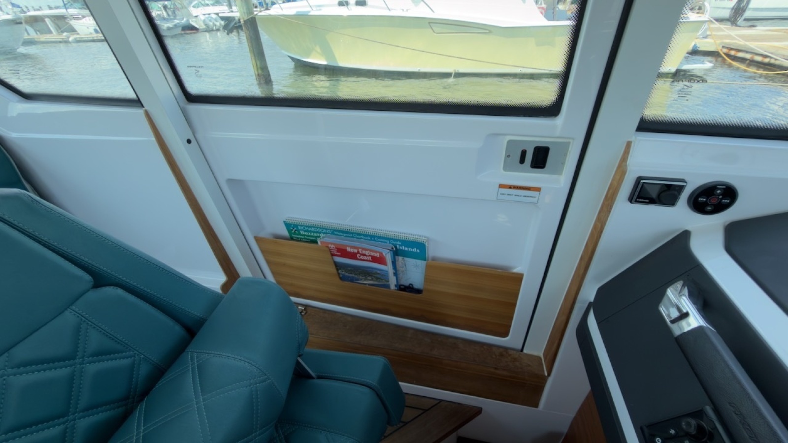 2023 Axopar 28 Cabin