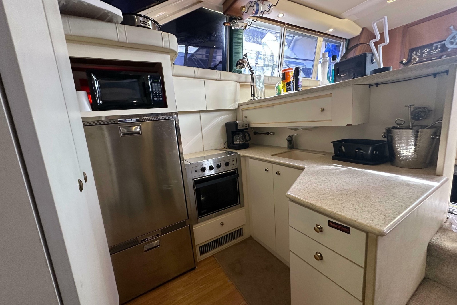 1999 Silverton 442 Cockpit Motor Yacht