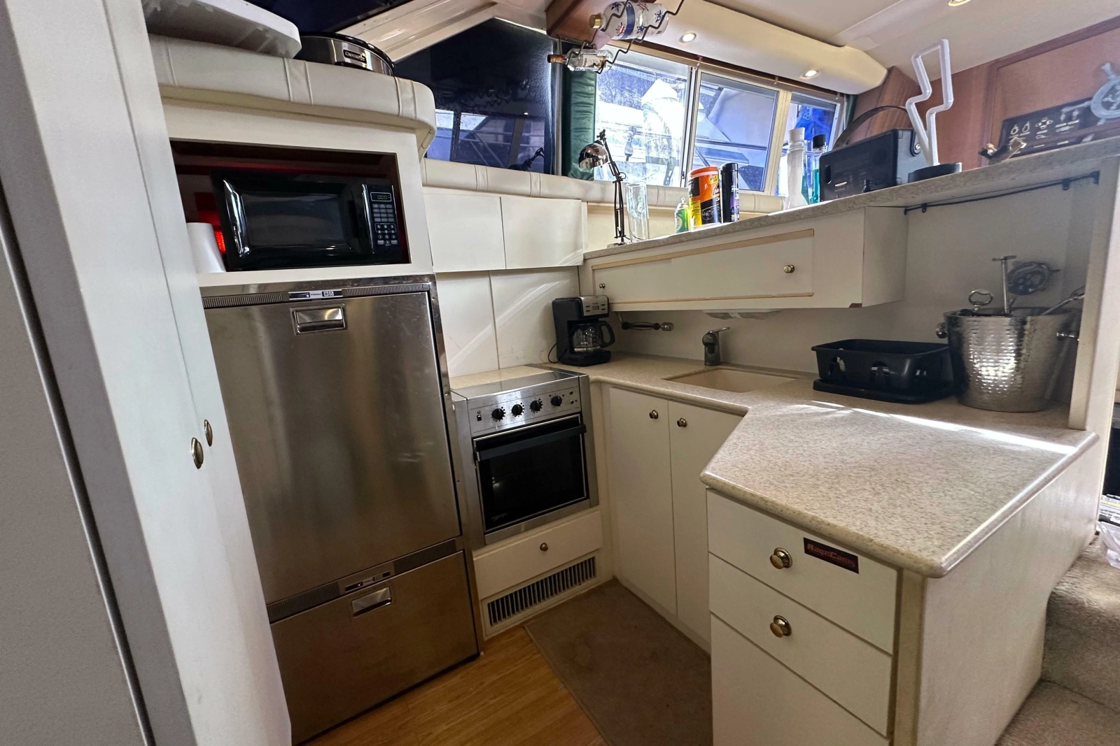 1999 Silverton 442 Cockpit Motor Yacht