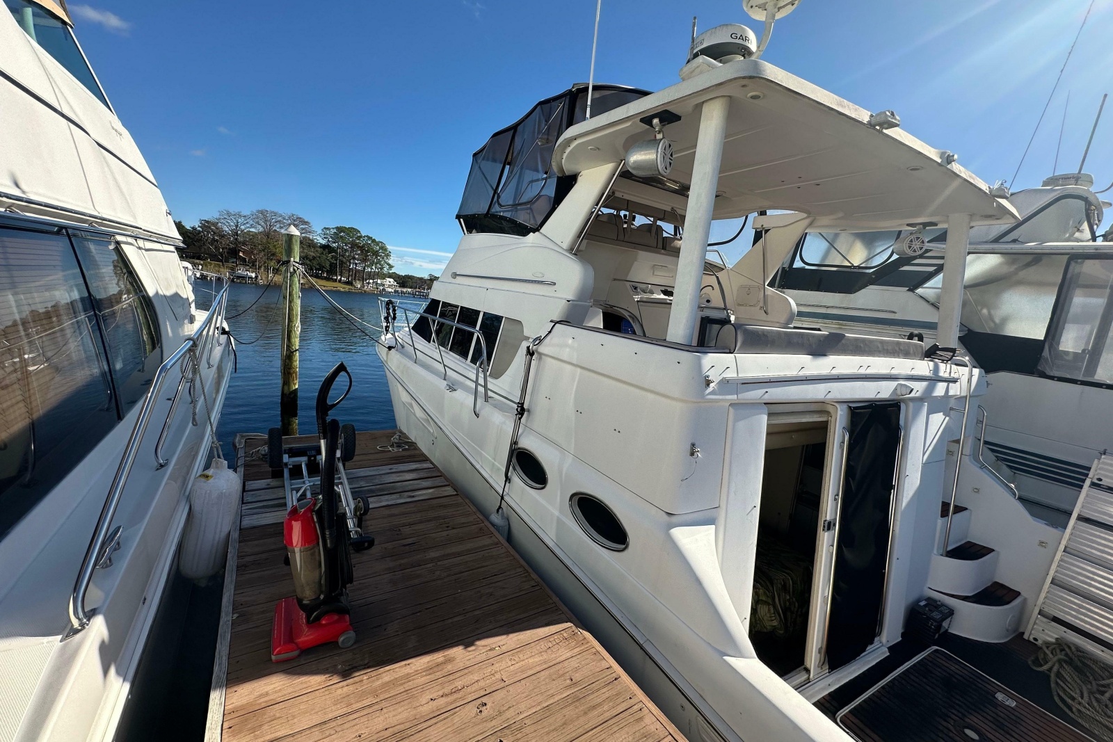 1999 Silverton 442 Cockpit Motor Yacht