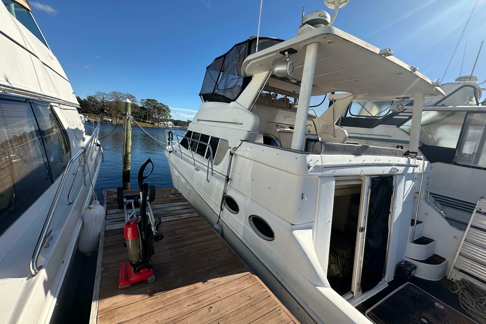 1999 Silverton 442 Cockpit Motor Yacht