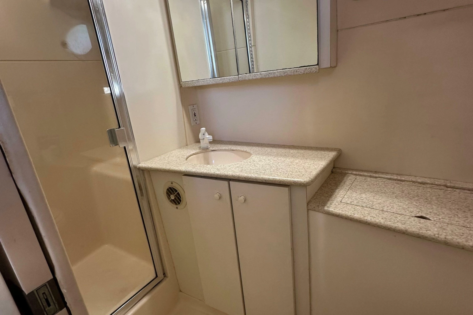 1999 Silverton 442 Cockpit Motor Yacht