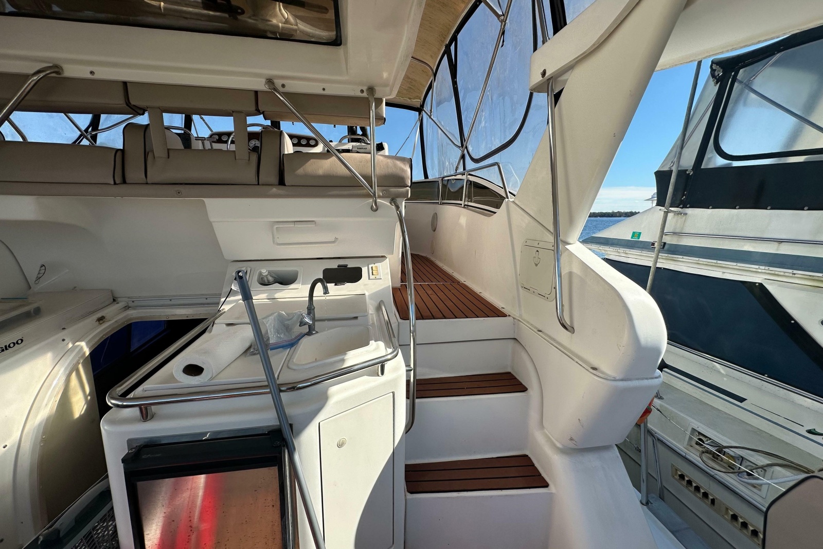 1999 Silverton 442 Cockpit Motor Yacht