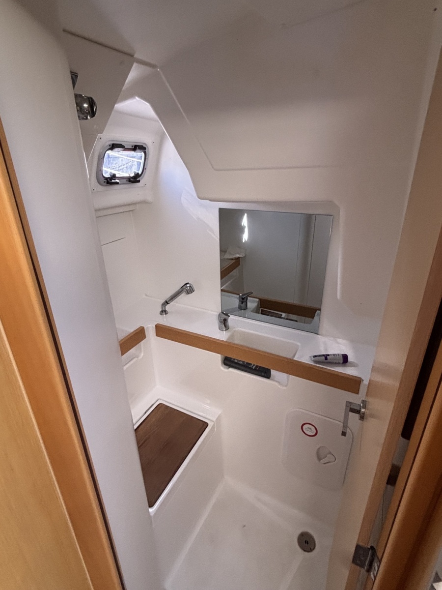 2015 Beneteau Oceanis 35
