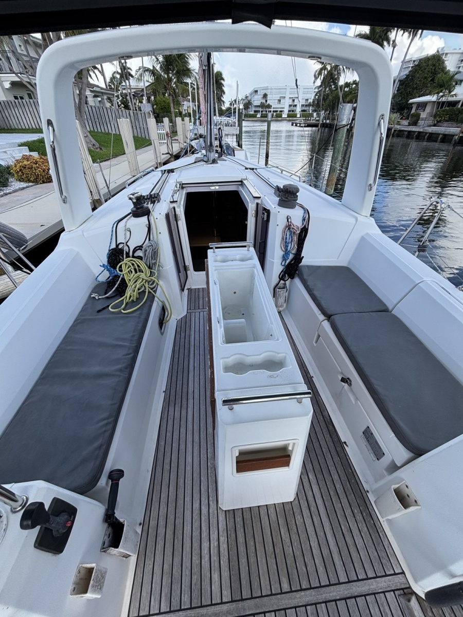 2015 Beneteau Oceanis 35