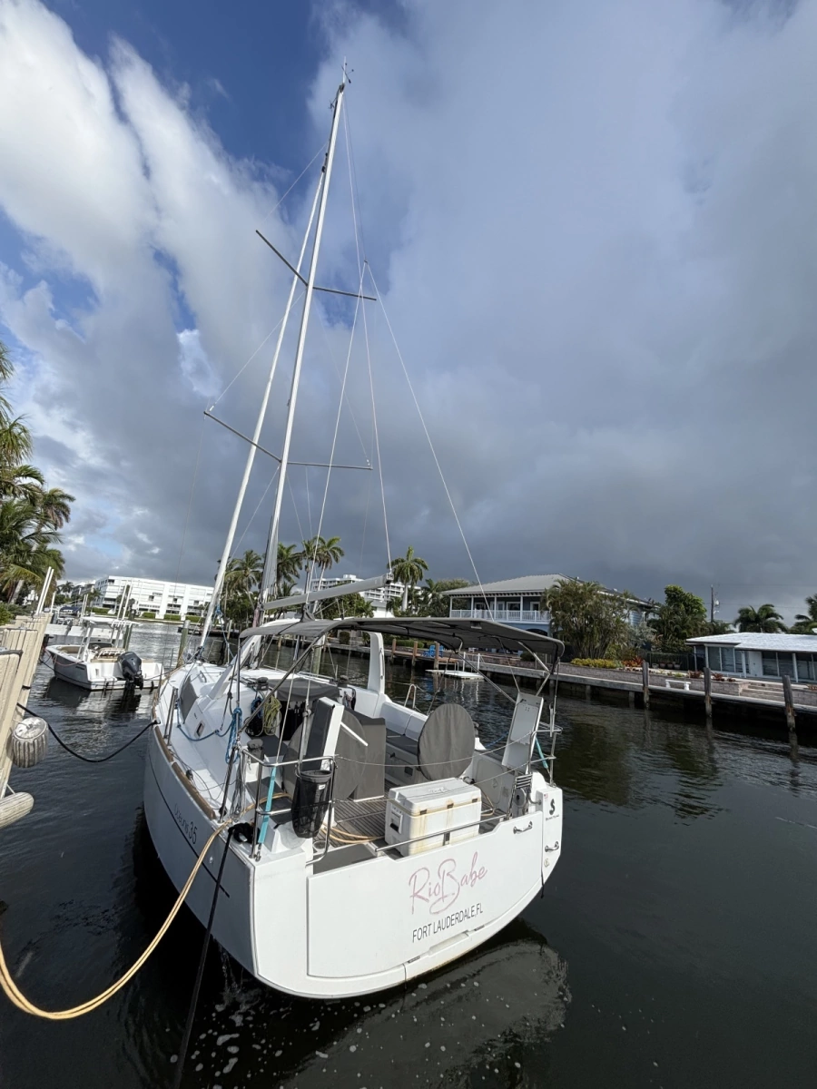 2015 Beneteau Oceanis 35