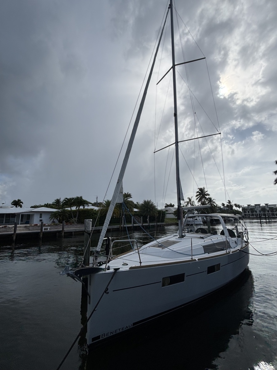 2015 Beneteau Oceanis 35