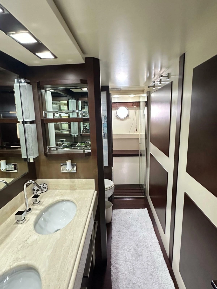 2010 Azimut 