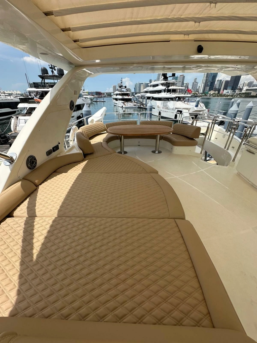 2010 Azimut 