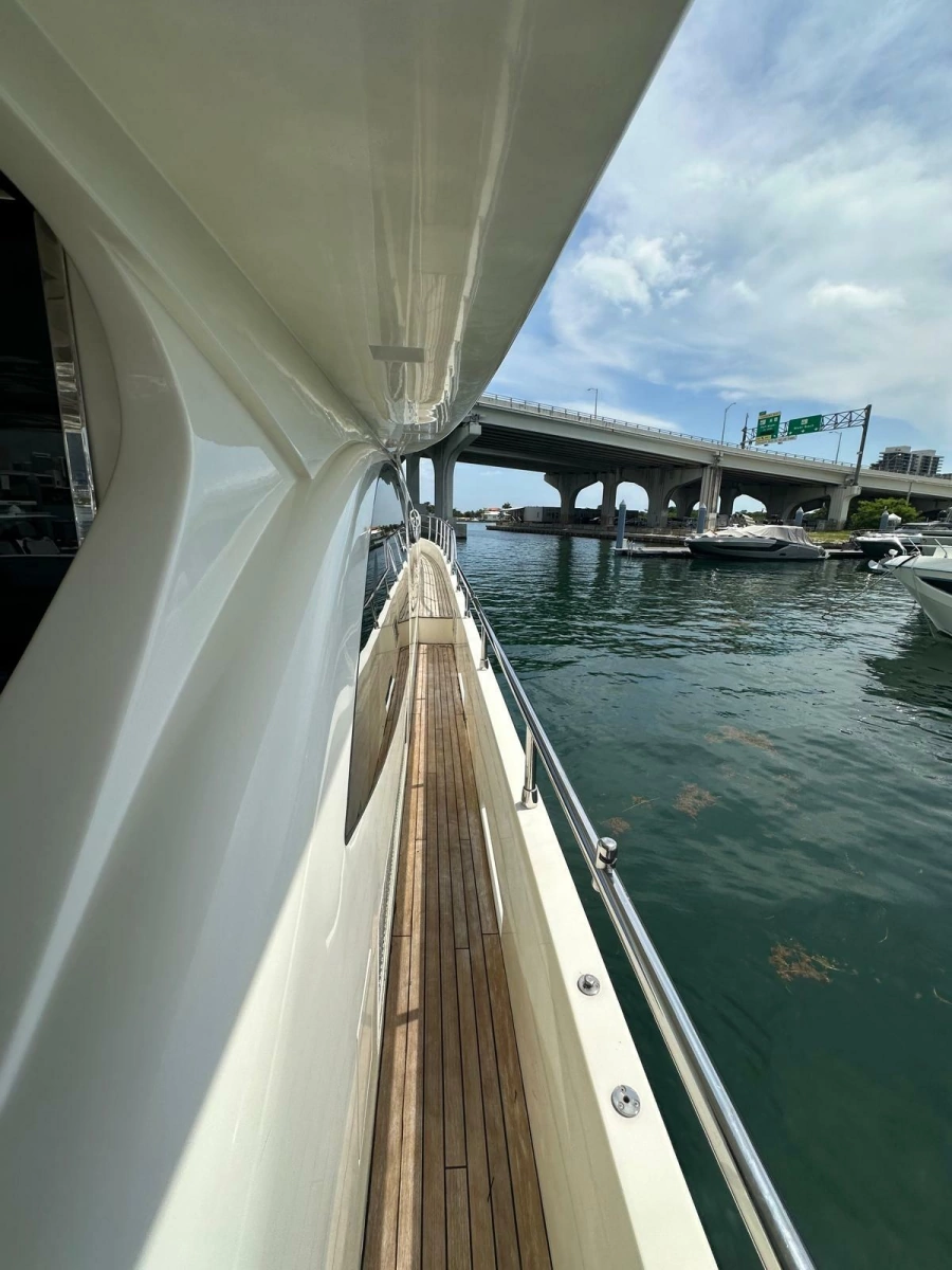 2010 Azimut 