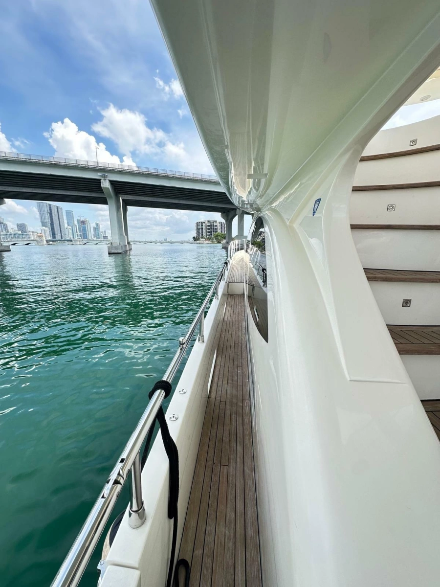 2010 Azimut 
