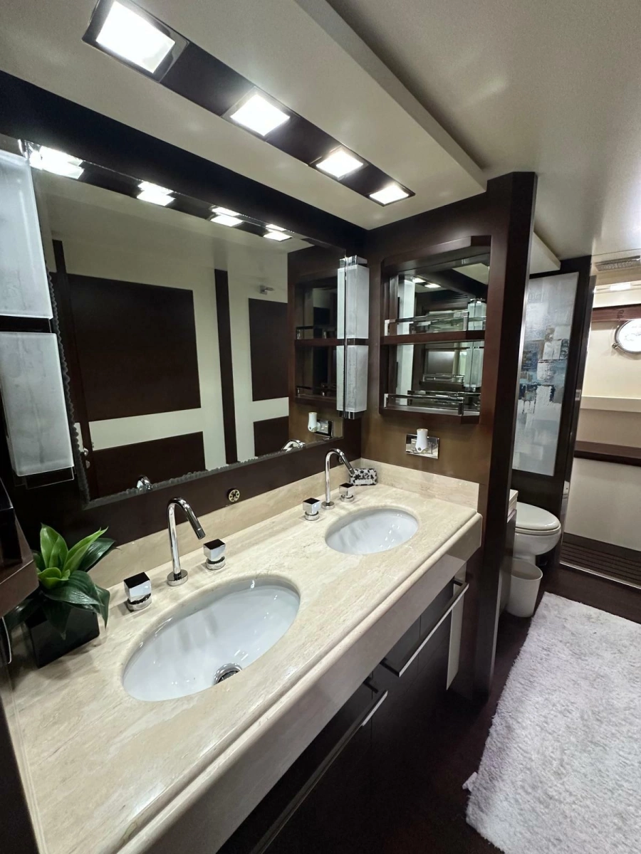 2010 Azimut 