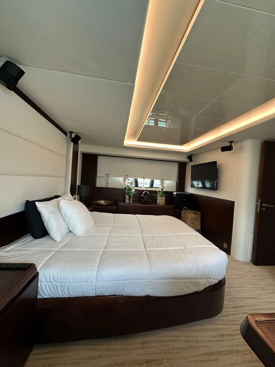 2010 Azimut 