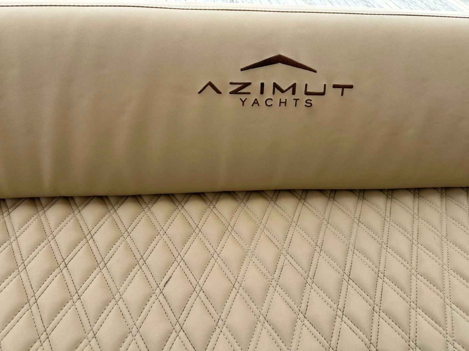2010 Azimut 
